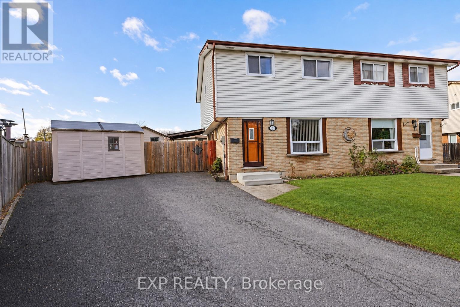 9 Cleveland Place, Hamilton, Ontario  L8J 1M9 - Photo 2 - X13213408
