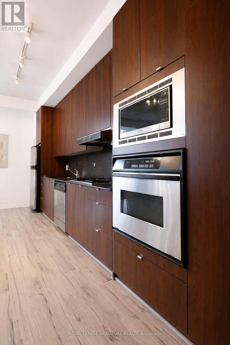 305 - 23 Brant Street, Toronto, Ontario  M5V 2L5 - Photo 15 - C12920074