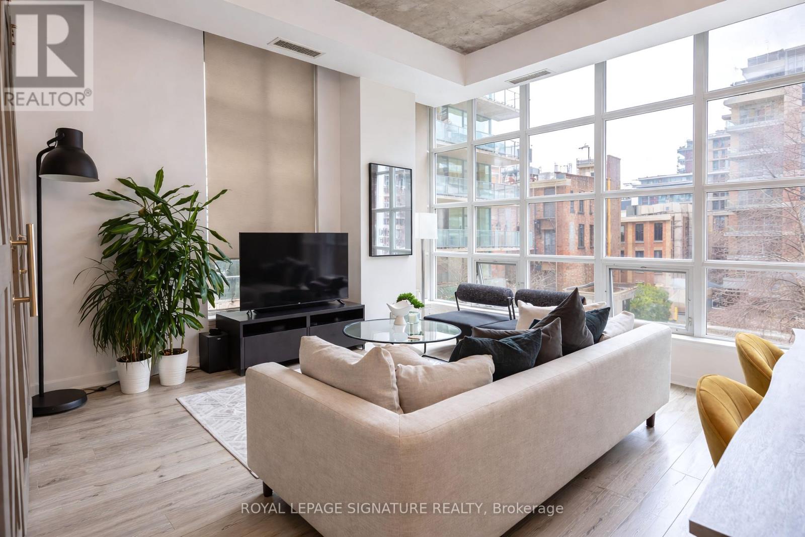 305 - 23 Brant Street, Toronto, Ontario  M5V 2L5 - Photo 3 - C12920074