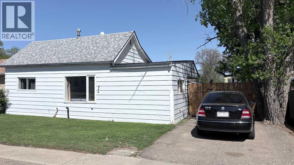 518 3 Street W, Bow Island, Alberta  T0K 0G0 - Photo 1 - A2315749