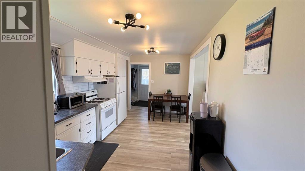 518 3 Street W, Bow Island, Alberta  T0K 0G0 - Photo 6 - A2315749