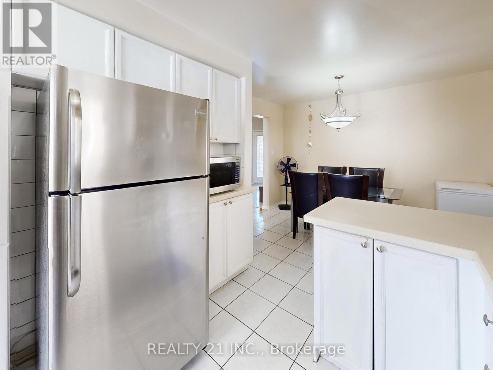 11 Iles Street W, Ajax, Ontario  L1T 3V4 - Photo 10 - E13074814