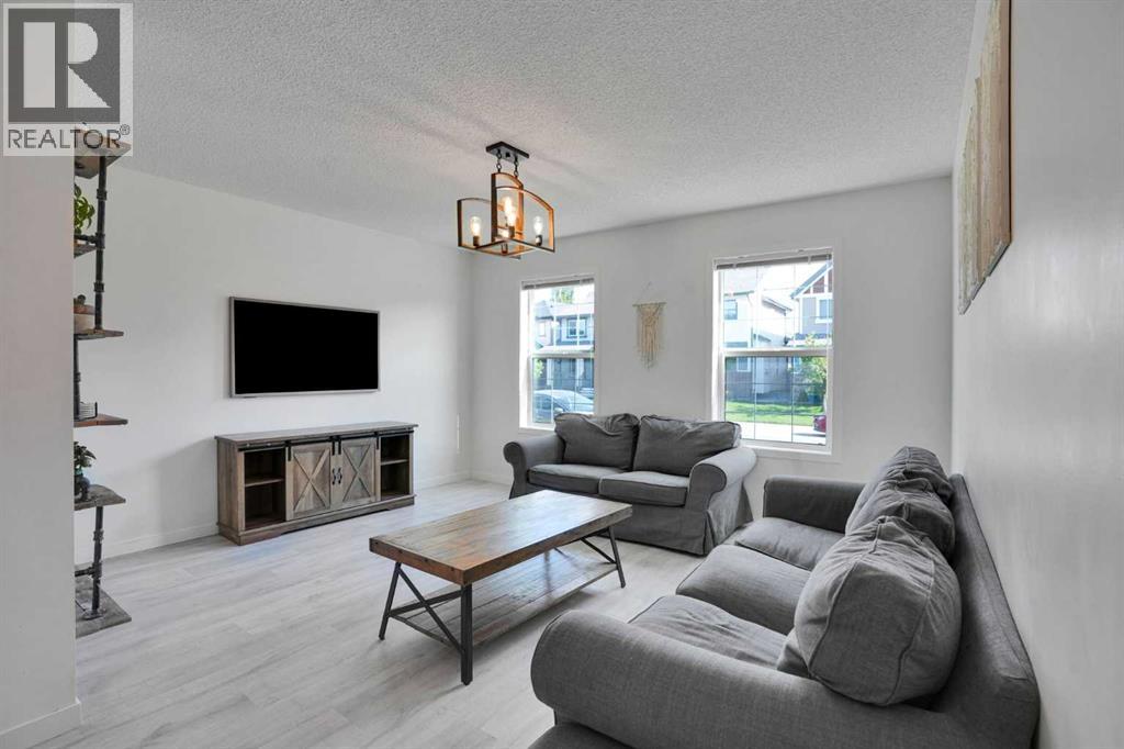 209 Copperpond Parade Se, Calgary, Alberta  T2Z 5B2 - Photo 3 - A2315772