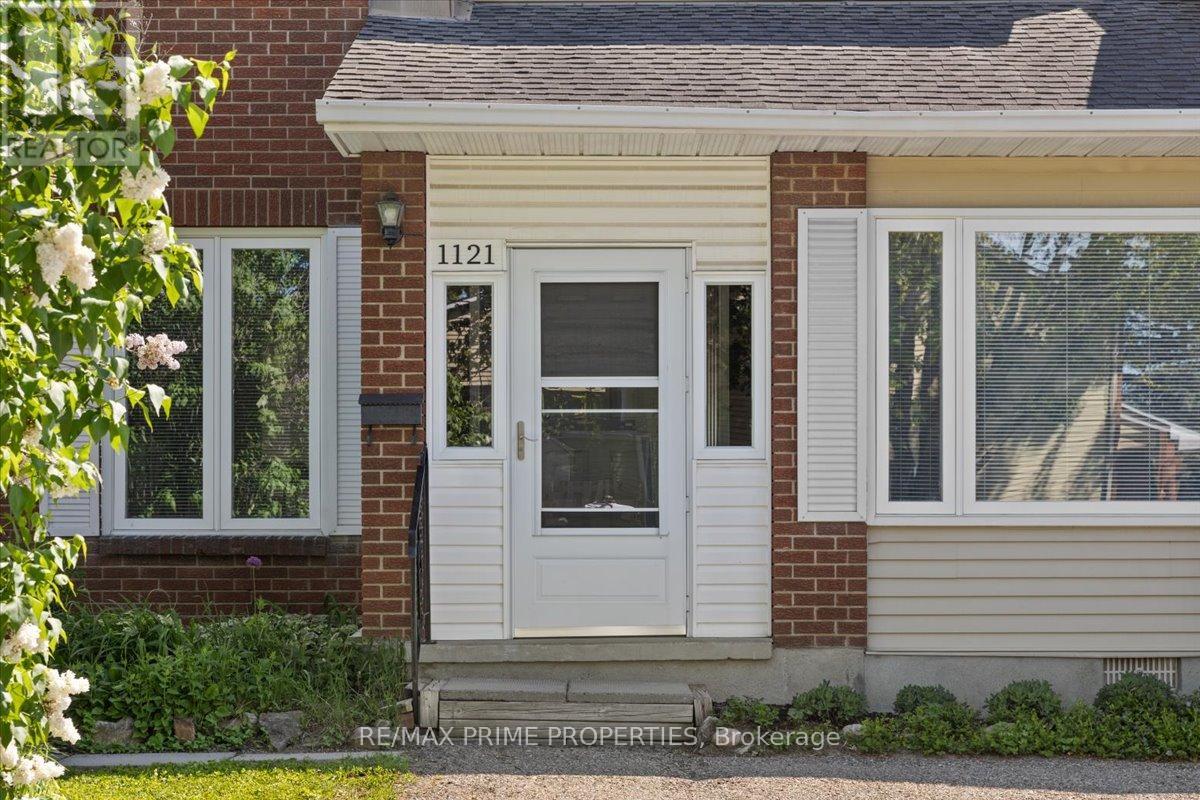 1121 St Emmanuel Terrace, Ottawa, Ontario  K1C 2J6 - Photo 2 - X13213660