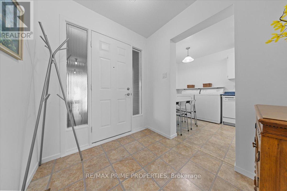 1121 St Emmanuel Terrace, Ottawa, Ontario  K1C 2J6 - Photo 3 - X13213660