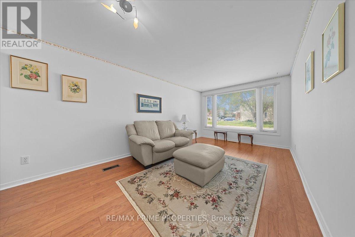 1121 St Emmanuel Terrace, Ottawa, Ontario  K1C 2J6 - Photo 4 - X13213660