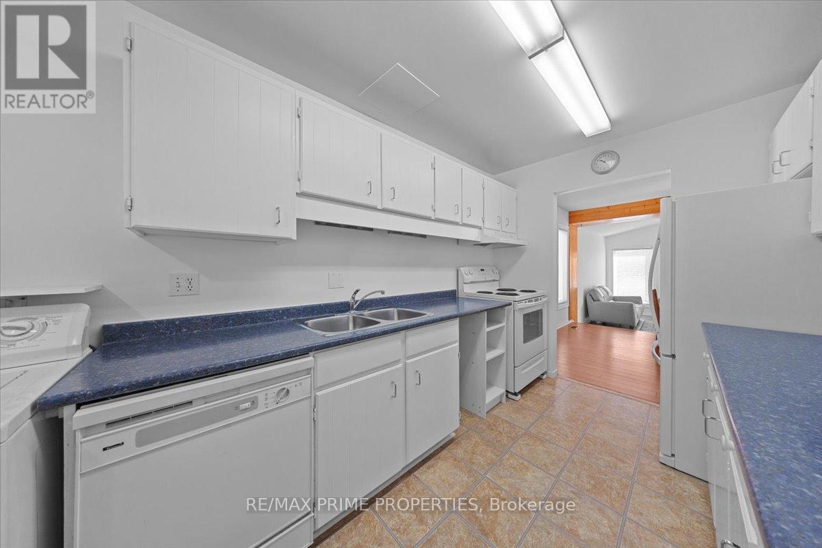 1121 St Emmanuel Terrace, Ottawa, Ontario  K1C 2J6 - Photo 8 - X13213660