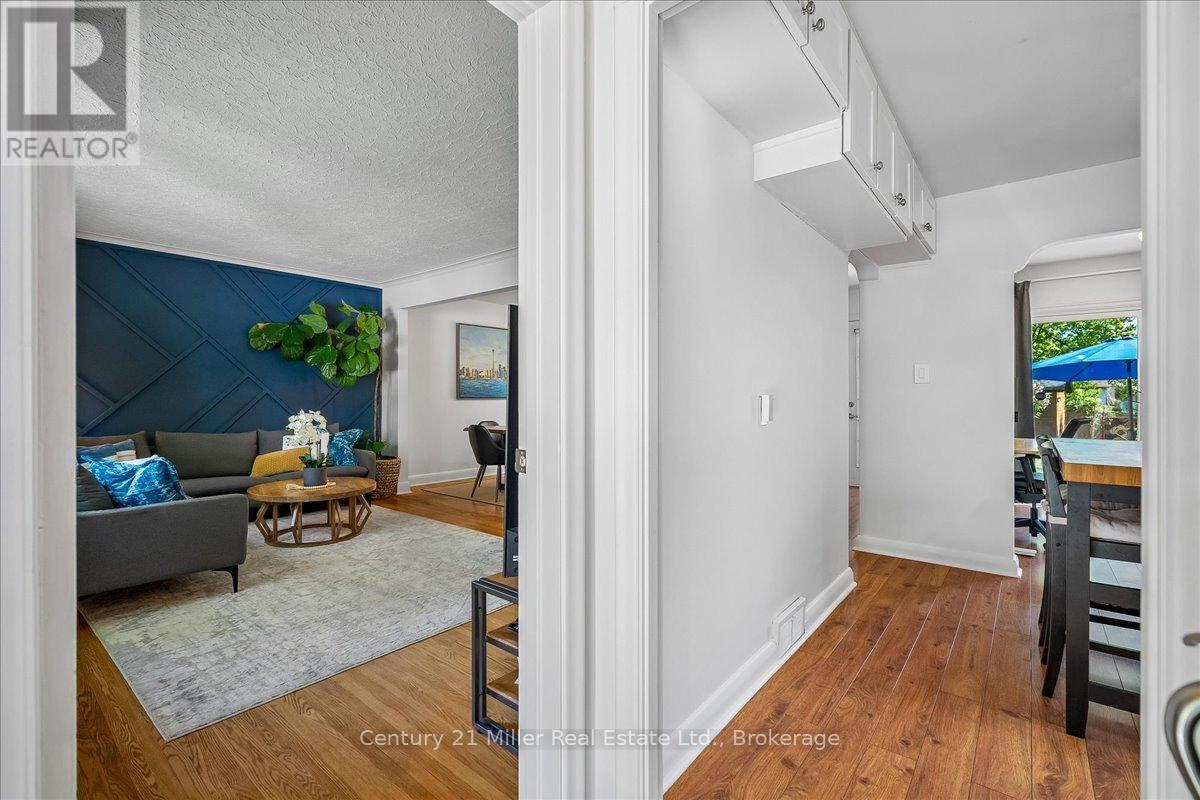 1583 Blanefield Road, Mississauga, Ontario  L5G 4H3 - Photo 3 - W13213546