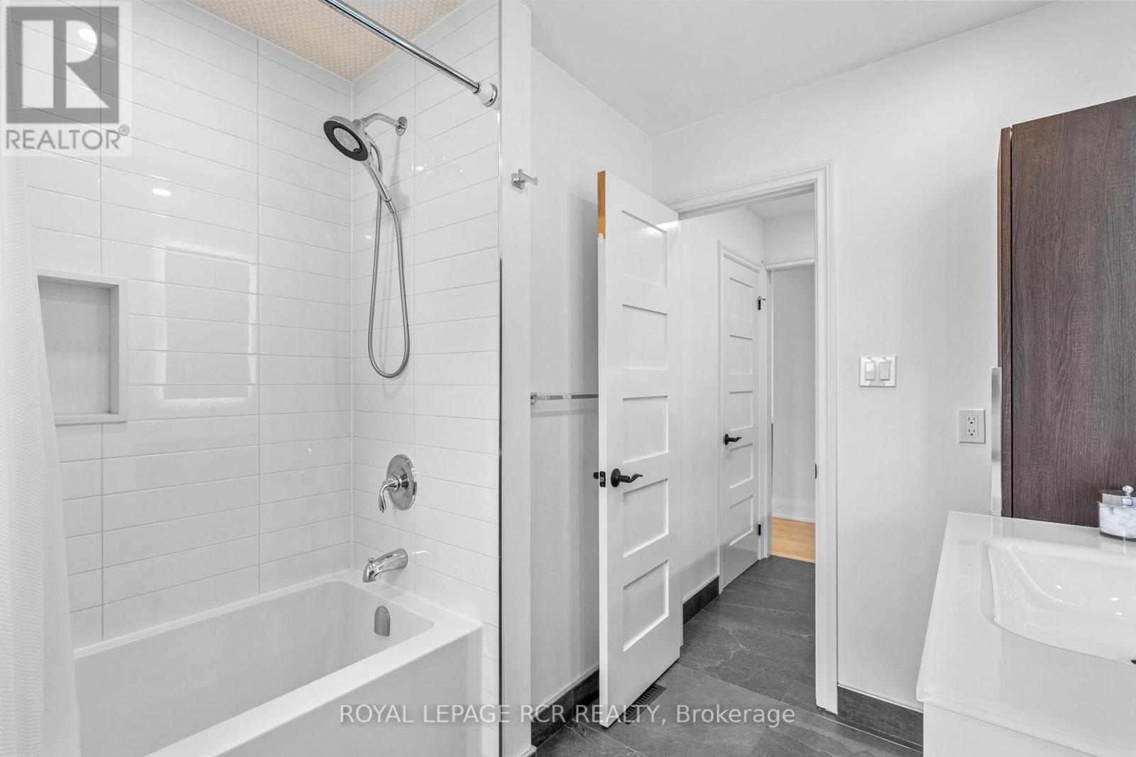 409 Alex Doner Drive, Newmarket, Ontario  L3X 1C6 - Photo 24 - N13061594