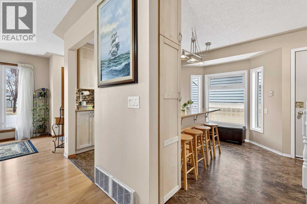 886 Erin Woods Drive Se, Calgary, Alberta  T2B 3C4 - Photo 21 - A2292202