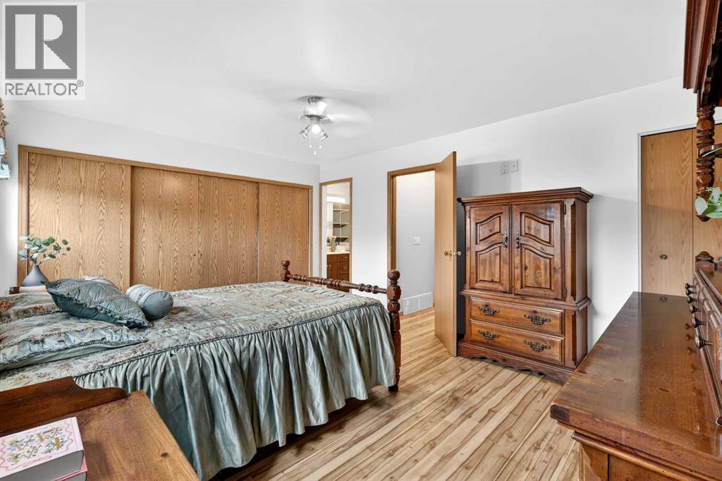 886 Erin Woods Drive Se, Calgary, Alberta  T2B 3C4 - Photo 25 - A2292202