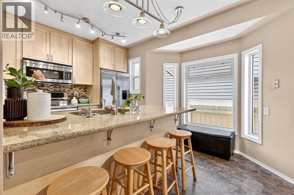 886 Erin Woods Drive Se, Calgary, Alberta  T2B 3C4 - Photo 8 - A2292202