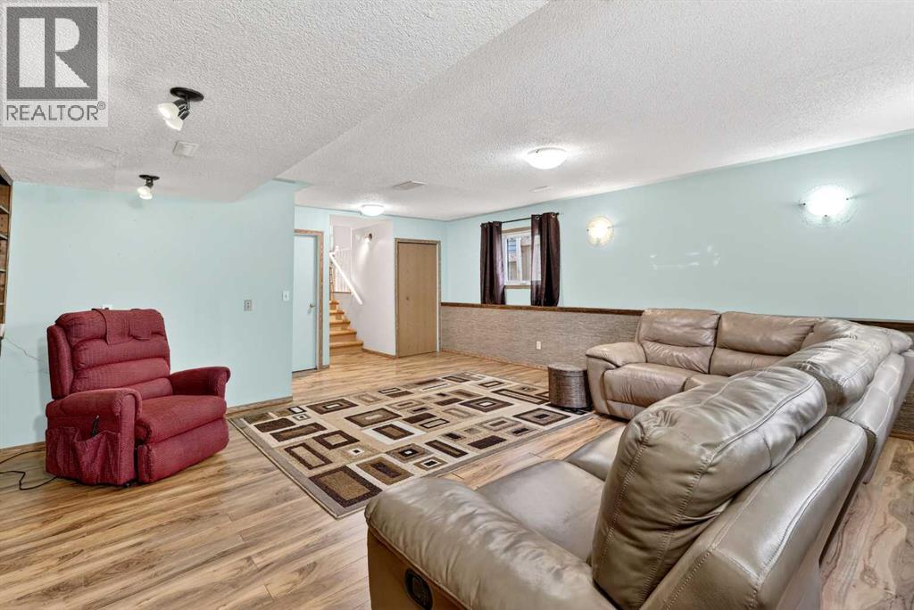 886 Erin Woods Drive Se, Calgary, Alberta  T2B 3C4 - Photo 33 - A2292202