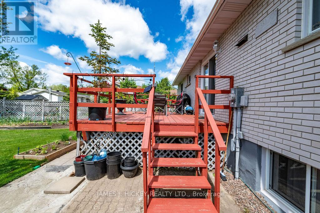 101 Frontenac Crescent, Deep River, Ontario  K0J 1P0 - Photo 40 - X12983754