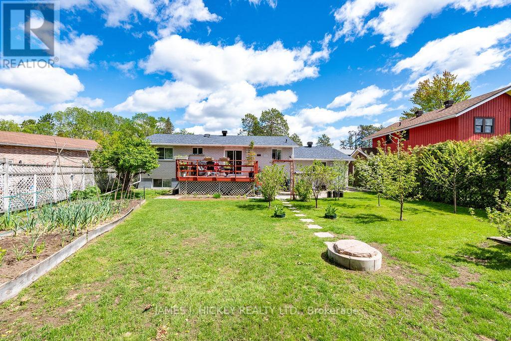 101 Frontenac Crescent, Deep River, Ontario  K0J 1P0 - Photo 5 - X12983754