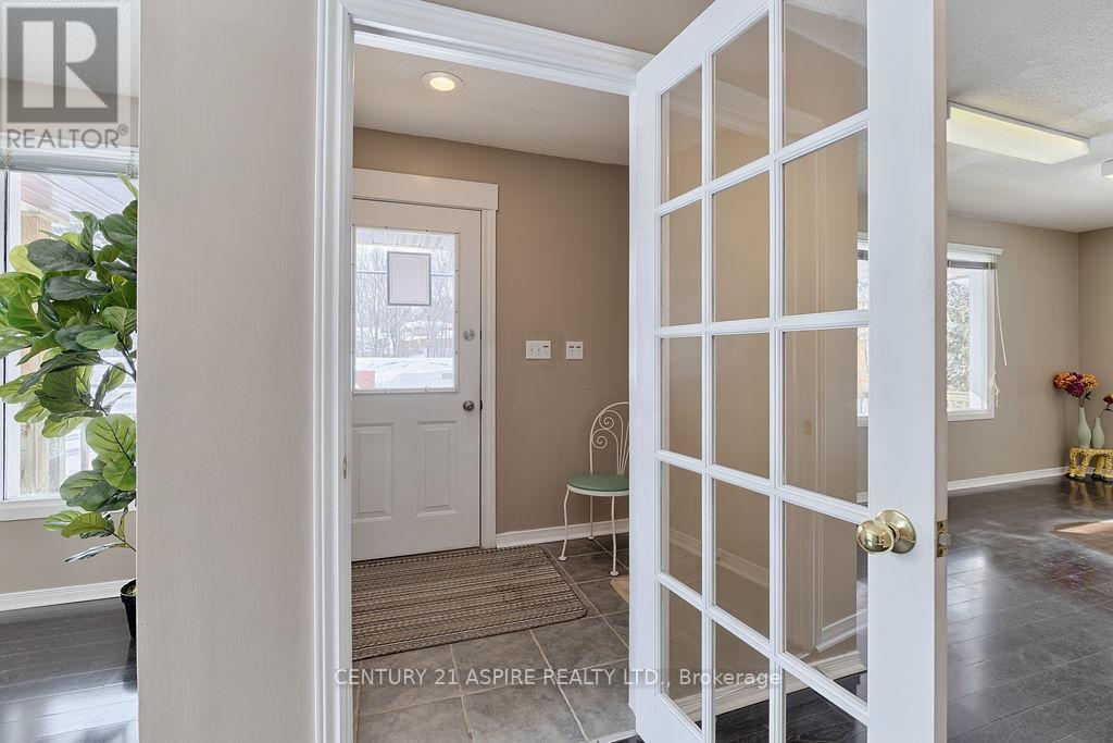 2889 Petawawa Boulevard, Petawawa, Ontario  K8H 1Y1 - Photo 4 - X13213568