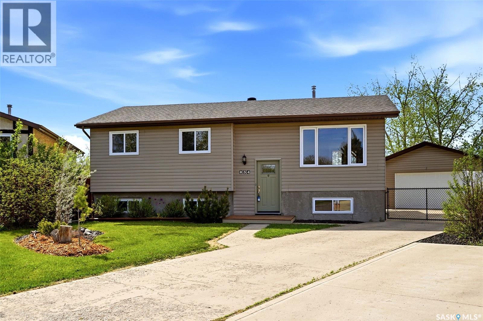834 ERB BAY, Regina, Saskatchewan