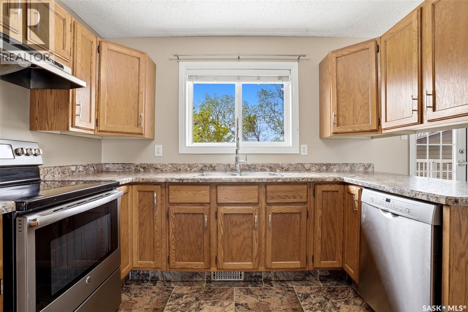 834 Erb Bay, Regina, Saskatchewan  S4N 7B1 - Photo 13 - SK037526
