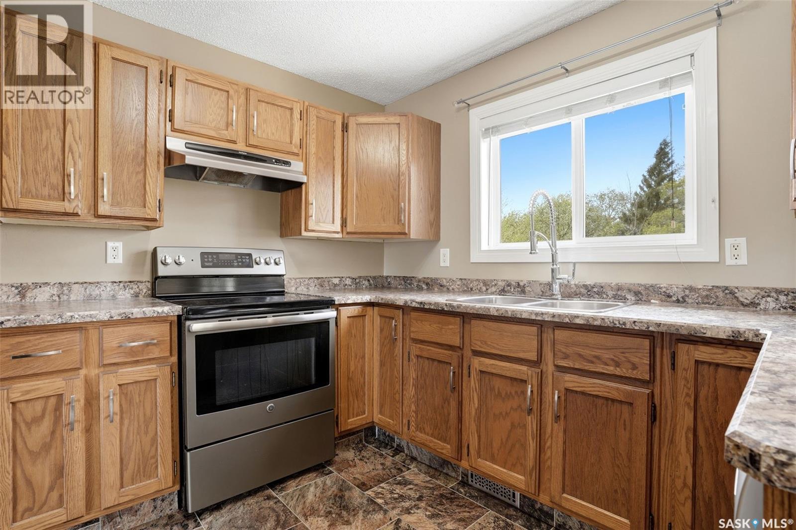 834 Erb Bay, Regina, Saskatchewan  S4N 7B1 - Photo 14 - SK037526