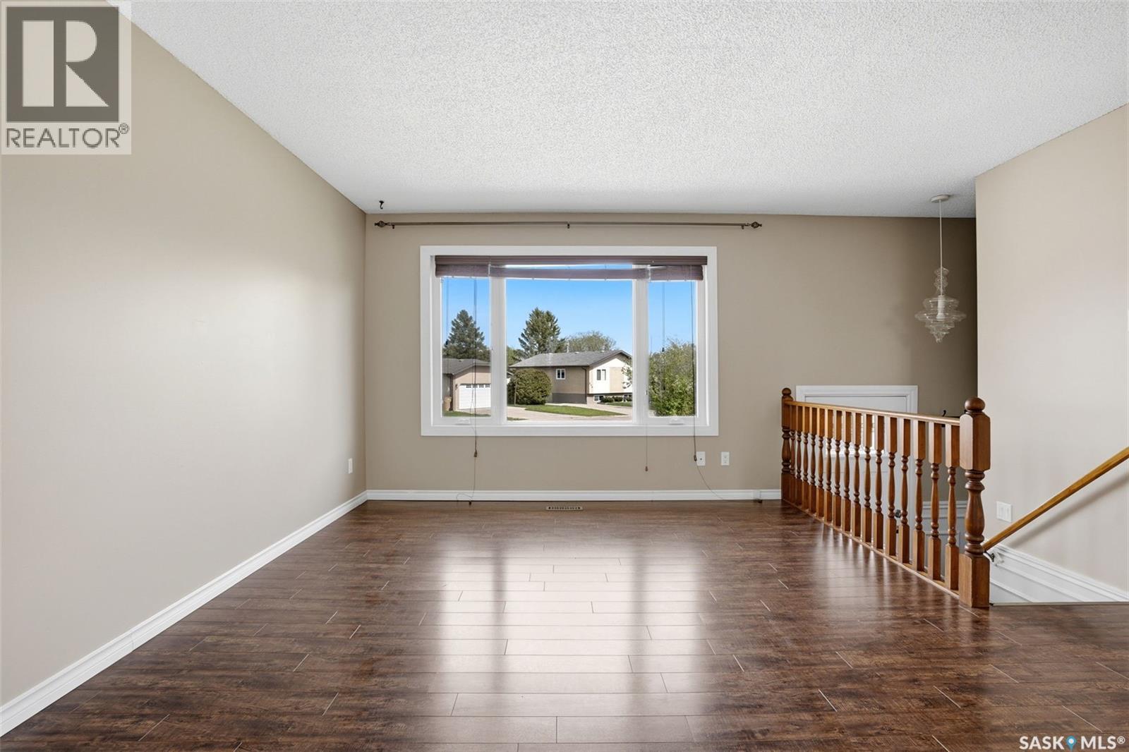834 Erb Bay, Regina, Saskatchewan  S4N 7B1 - Photo 6 - SK037526