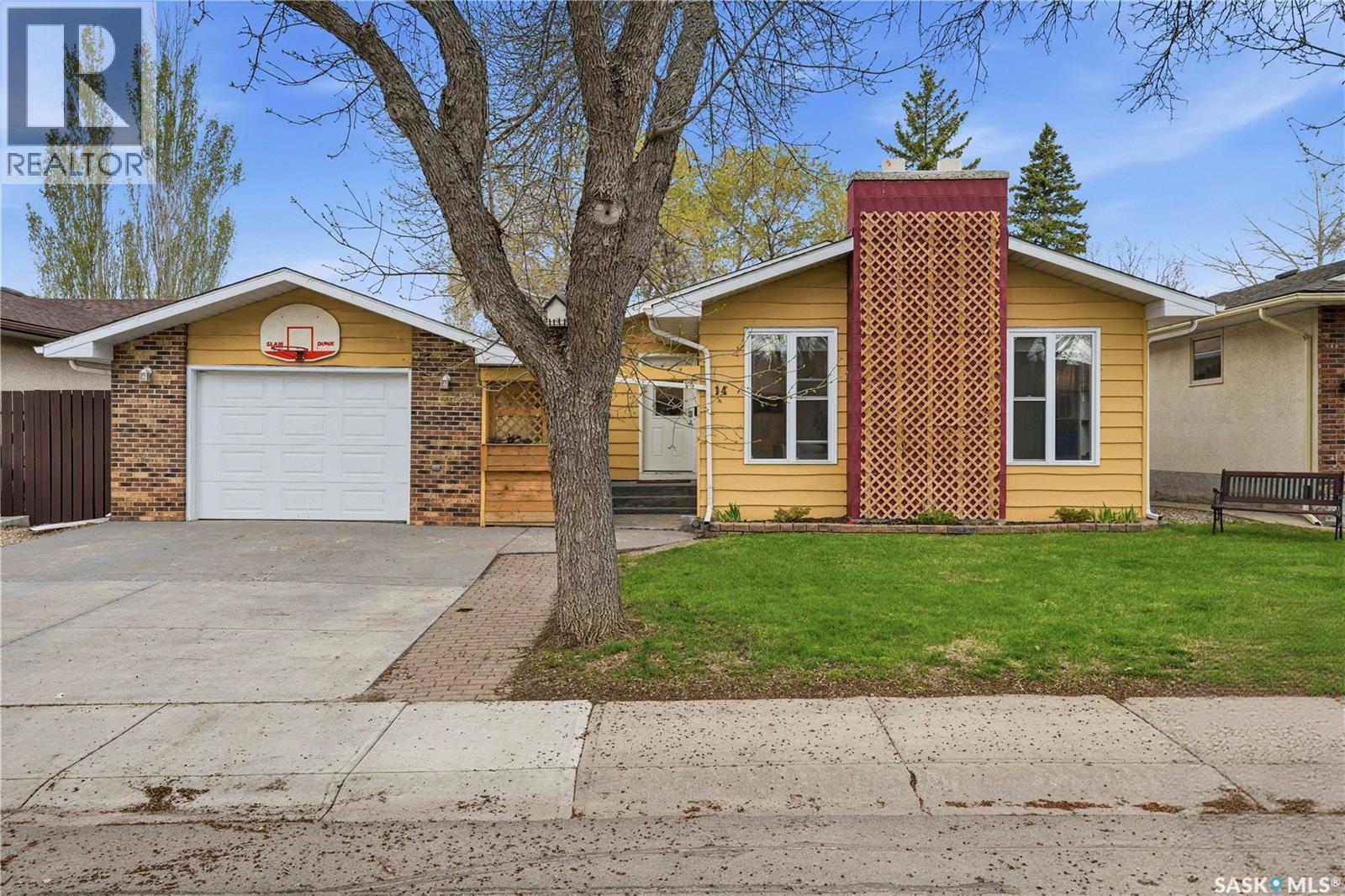 14 Edenwold Crescent, Regina, Saskatchewan  S4R 8A3 - Photo 2 - SK037306