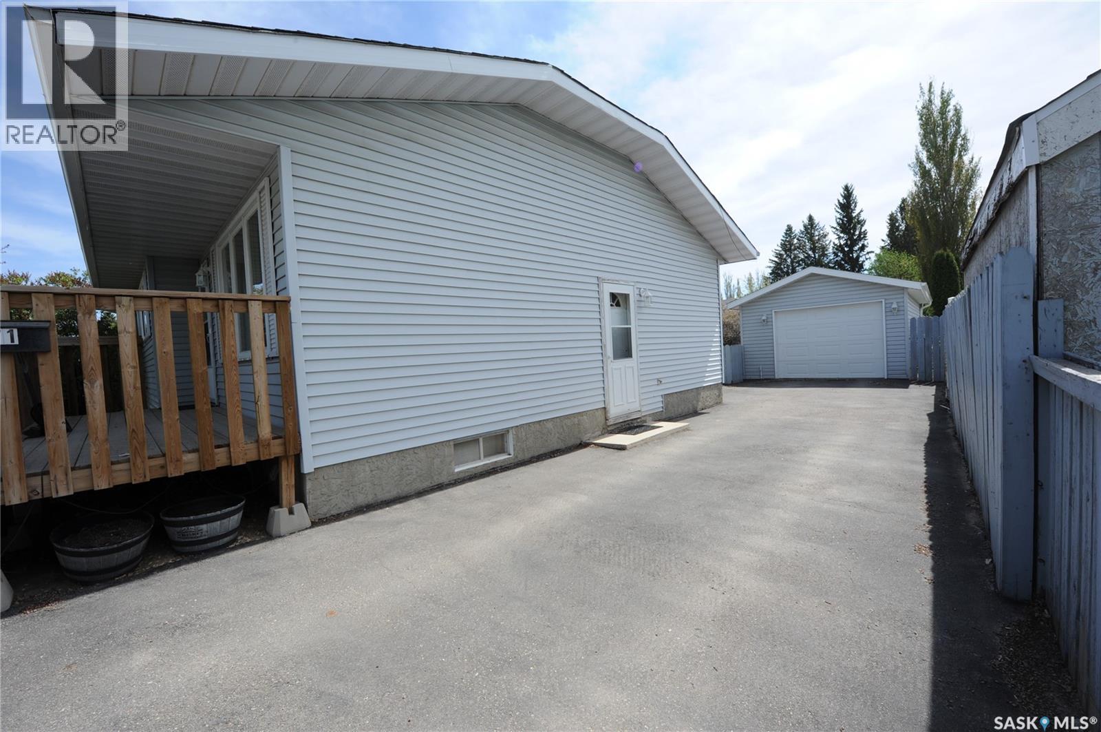 571 Pendygrasse Road, Saskatoon, Saskatchewan  S7M 5P6 - Photo 3 - SK037150