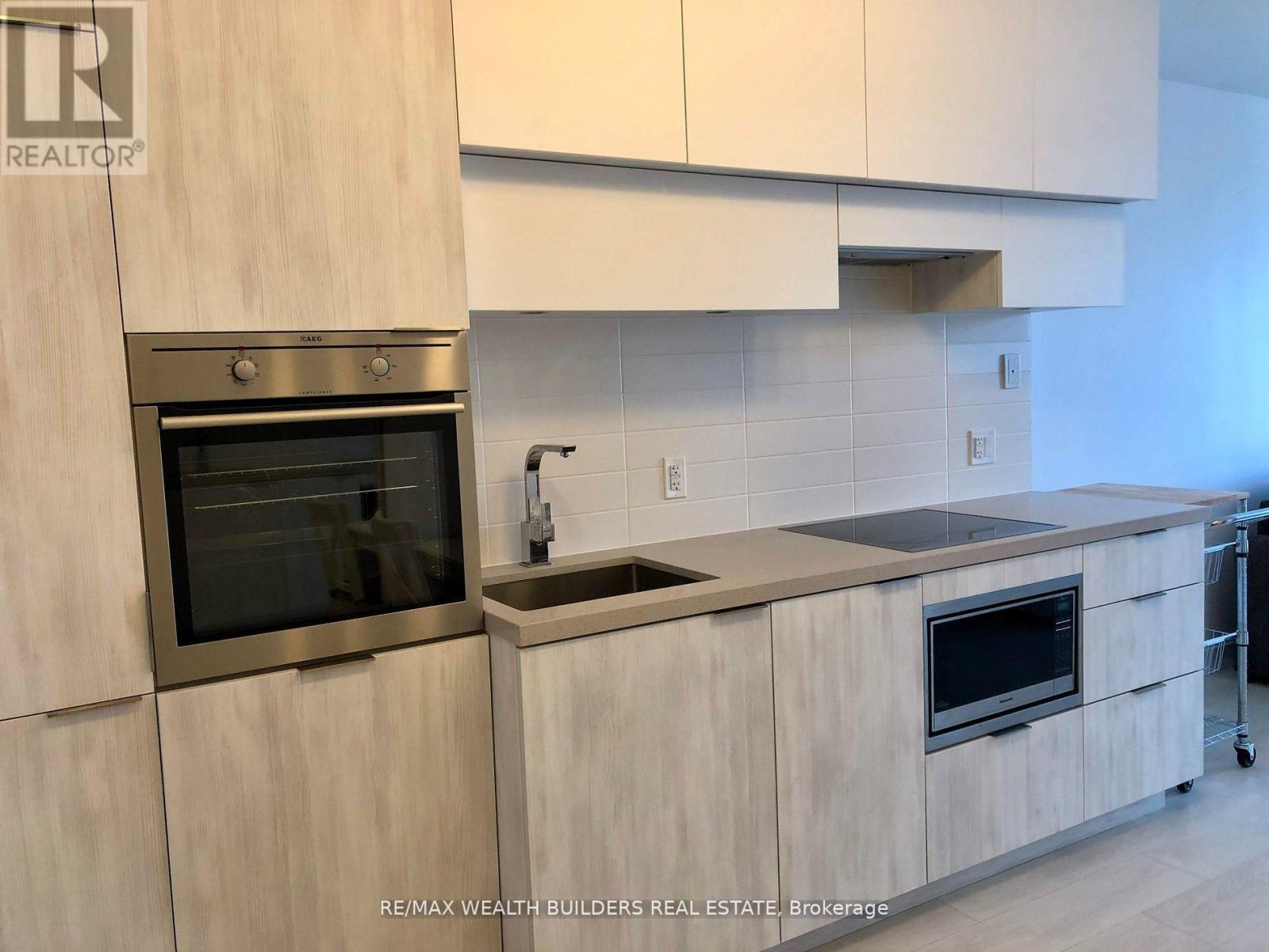 1010 - 8 Eglinton Avenue E, Toronto, Ontario  M4P 0C1 - Photo 3 - C13213594