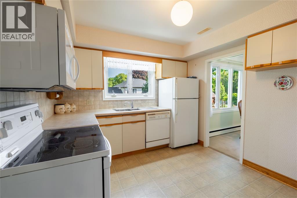 572 Highbury Park, Sarnia, Ontario  N7V 2J9 - Photo 11 - 26010403