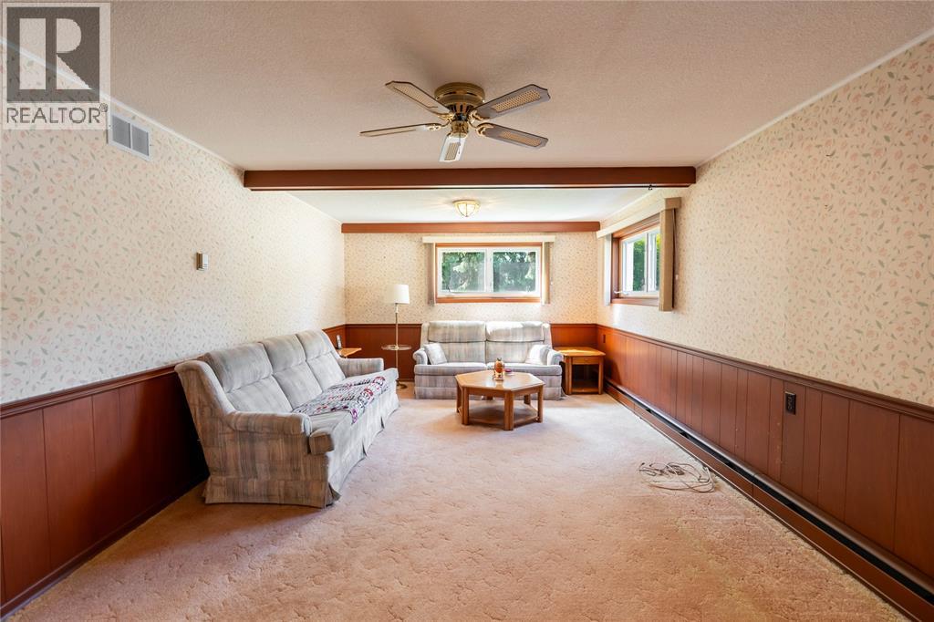 572 Highbury Park, Sarnia, Ontario  N7V 2J9 - Photo 12 - 26010403