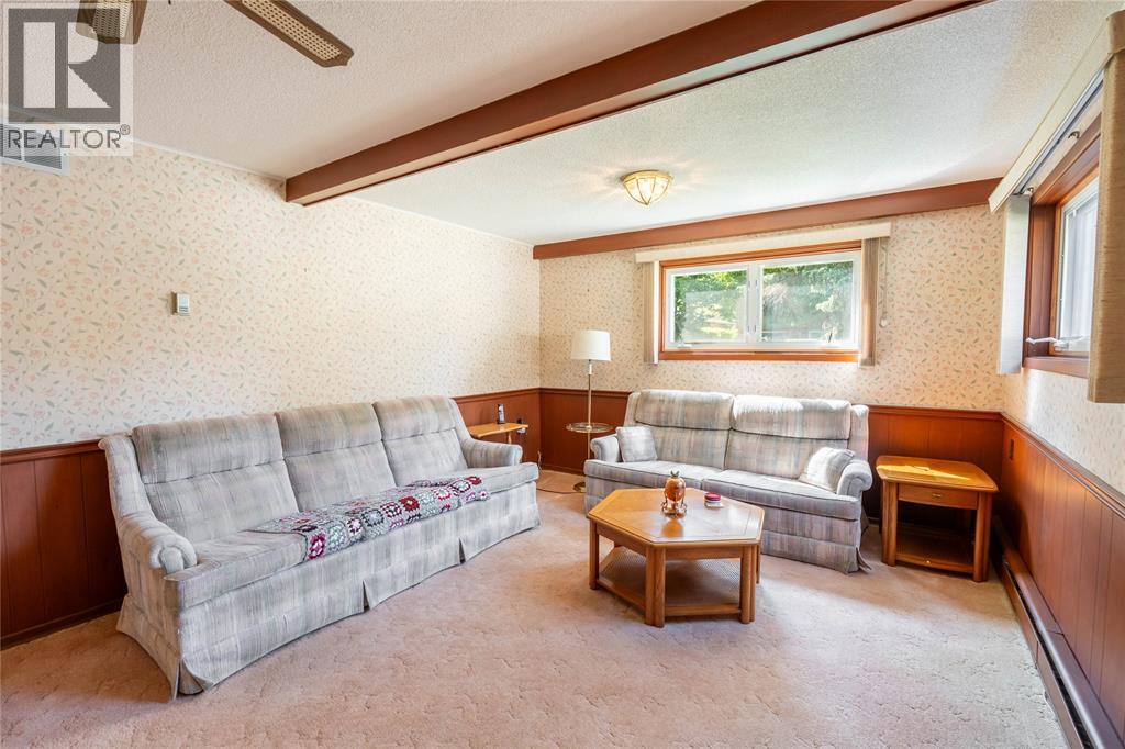 572 Highbury Park, Sarnia, Ontario  N7V 2J9 - Photo 13 - 26010403