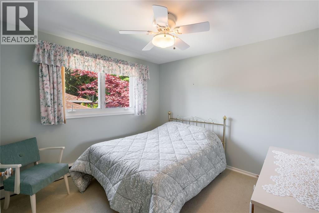 572 Highbury Park, Sarnia, Ontario  N7V 2J9 - Photo 15 - 26010403