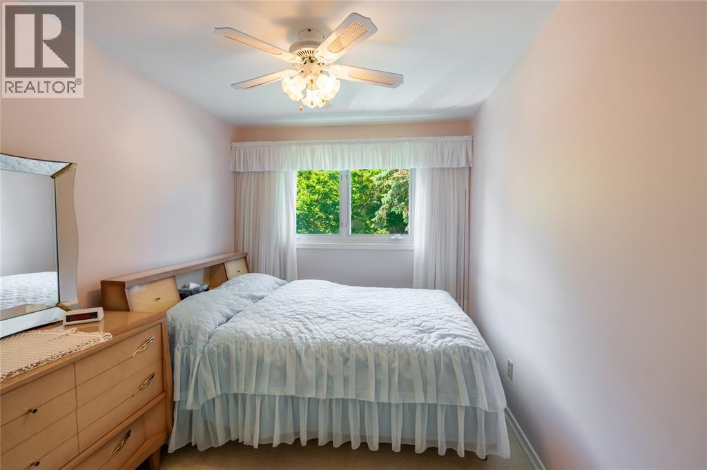 572 Highbury Park, Sarnia, Ontario  N7V 2J9 - Photo 16 - 26010403