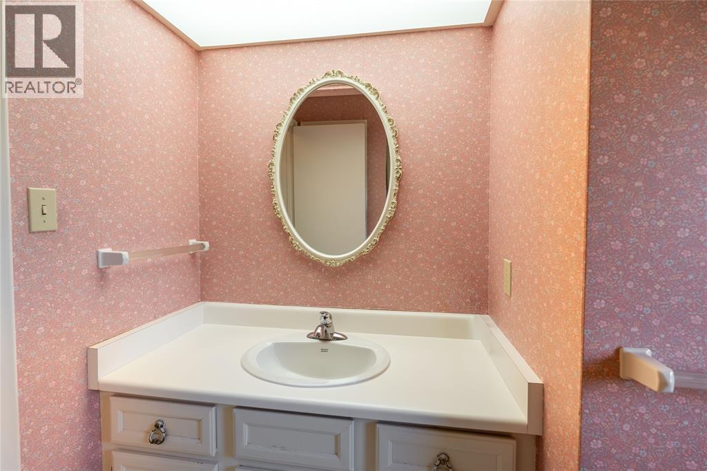 572 Highbury Park, Sarnia, Ontario  N7V 2J9 - Photo 19 - 26010403