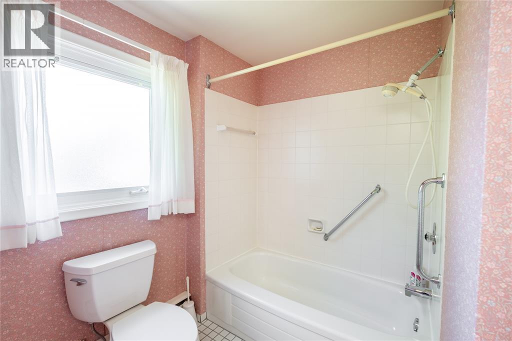 572 Highbury Park, Sarnia, Ontario  N7V 2J9 - Photo 20 - 26010403