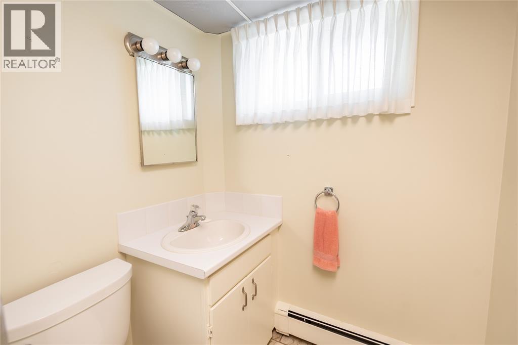 572 Highbury Park, Sarnia, Ontario  N7V 2J9 - Photo 23 - 26010403