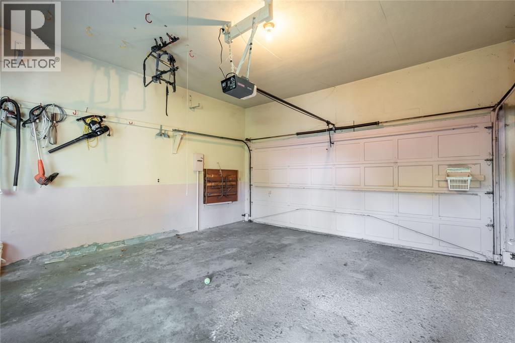 572 Highbury Park, Sarnia, Ontario  N7V 2J9 - Photo 25 - 26010403