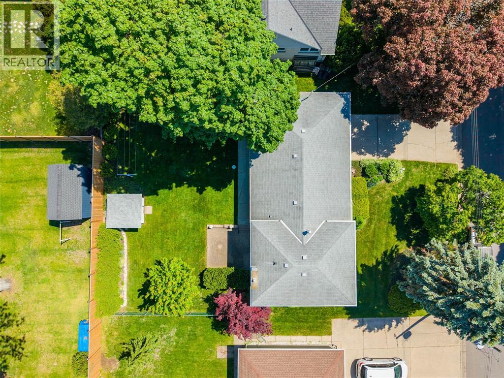 572 Highbury Park, Sarnia, Ontario  N7V 2J9 - Photo 35 - 26010403