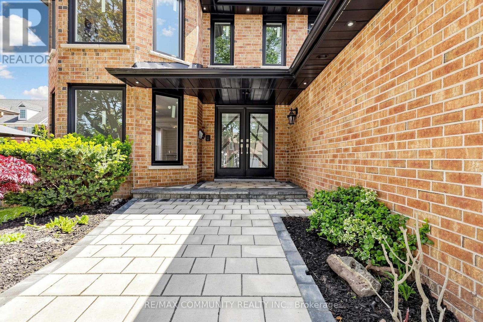 1002 Riverview Crescent, Pickering, Ontario  L1V 4M5 - Photo 4 - E13213452