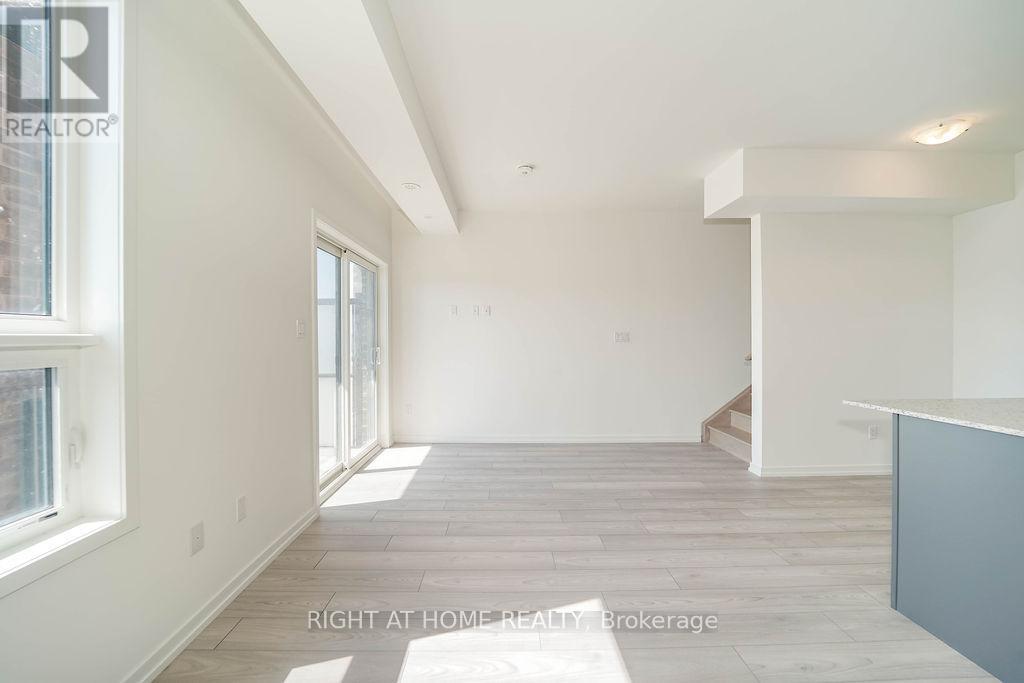11 - 11 Lytham Green Circle, Newmarket, Ontario  L3Y 0H3 - Photo 11 - N13213550