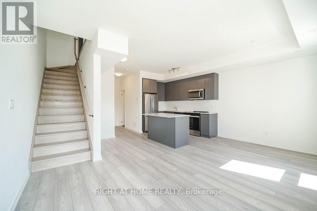 11 - 11 Lytham Green Circle, Newmarket, Ontario  L3Y 0H3 - Photo 12 - N13213550