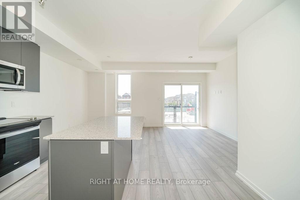 11 - 11 Lytham Green Circle, Newmarket, Ontario  L3Y 0H3 - Photo 2 - N13213550