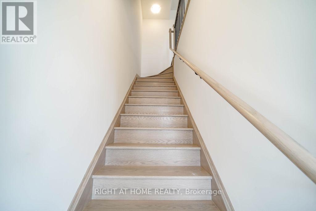 11 - 11 Lytham Green Circle, Newmarket, Ontario  L3Y 0H3 - Photo 23 - N13213550