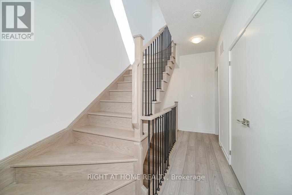 11 - 11 Lytham Green Circle, Newmarket, Ontario  L3Y 0H3 - Photo 28 - N13213550