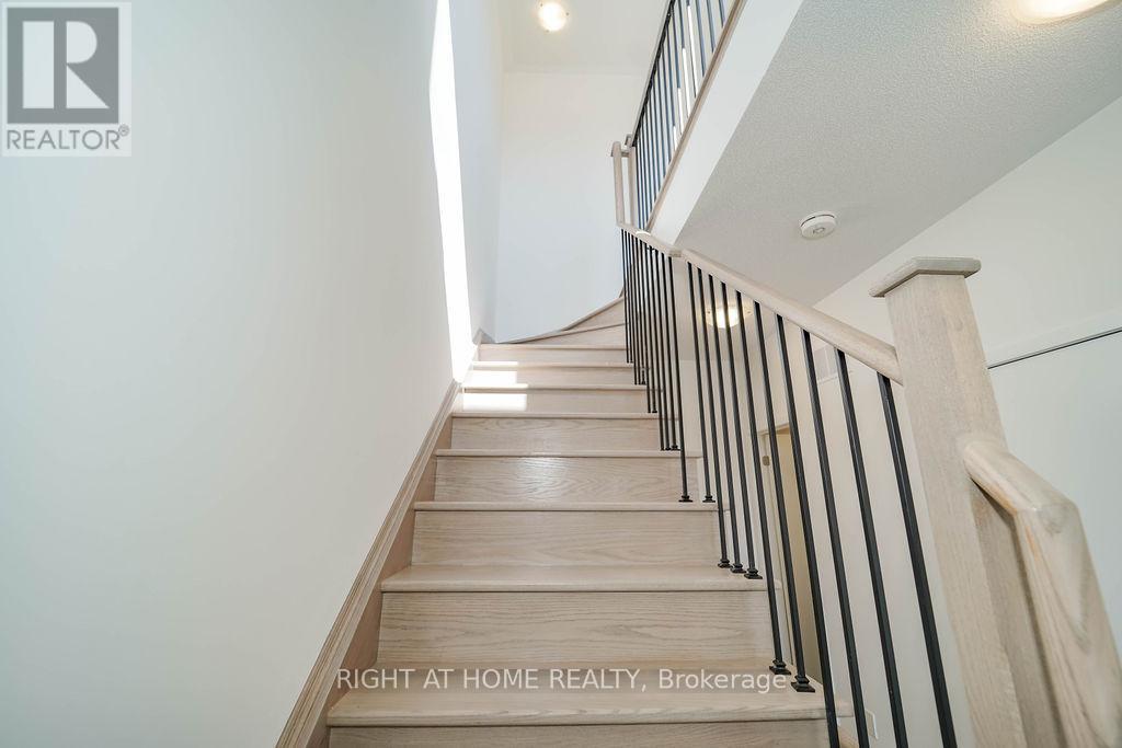 11 - 11 Lytham Green Circle, Newmarket, Ontario  L3Y 0H3 - Photo 38 - N13213550