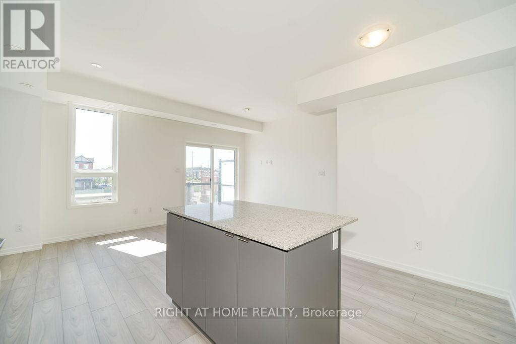 11 - 11 Lytham Green Circle, Newmarket, Ontario  L3Y 0H3 - Photo 4 - N13213550