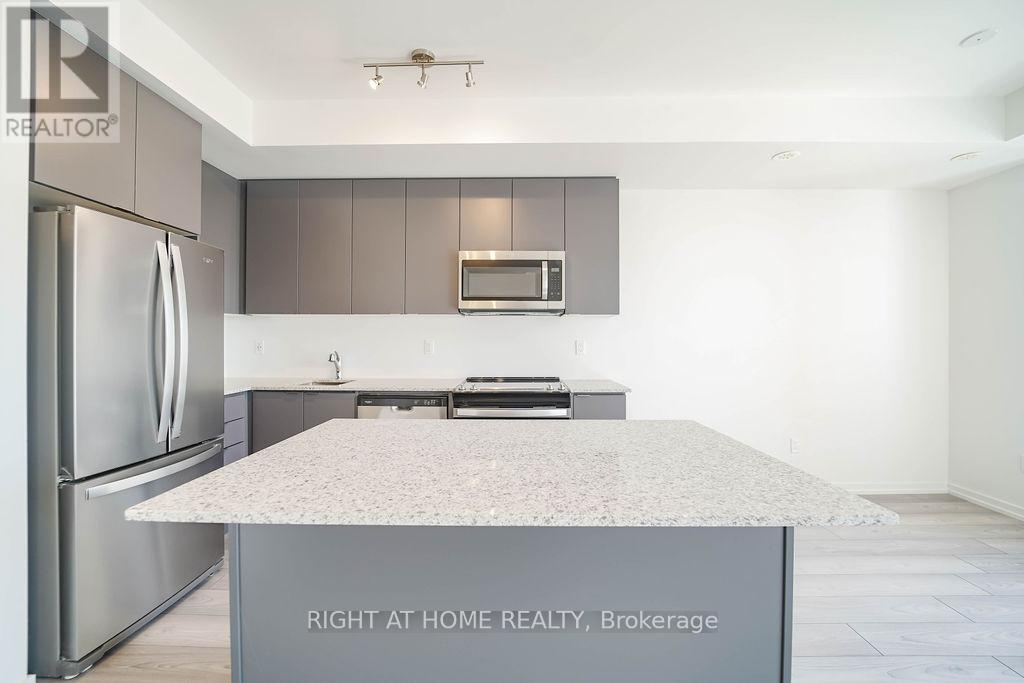 11 - 11 Lytham Green Circle, Newmarket, Ontario  L3Y 0H3 - Photo 5 - N13213550