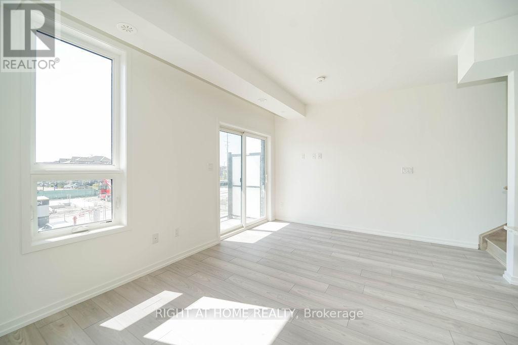11 - 11 Lytham Green Circle, Newmarket, Ontario  L3Y 0H3 - Photo 8 - N13213550