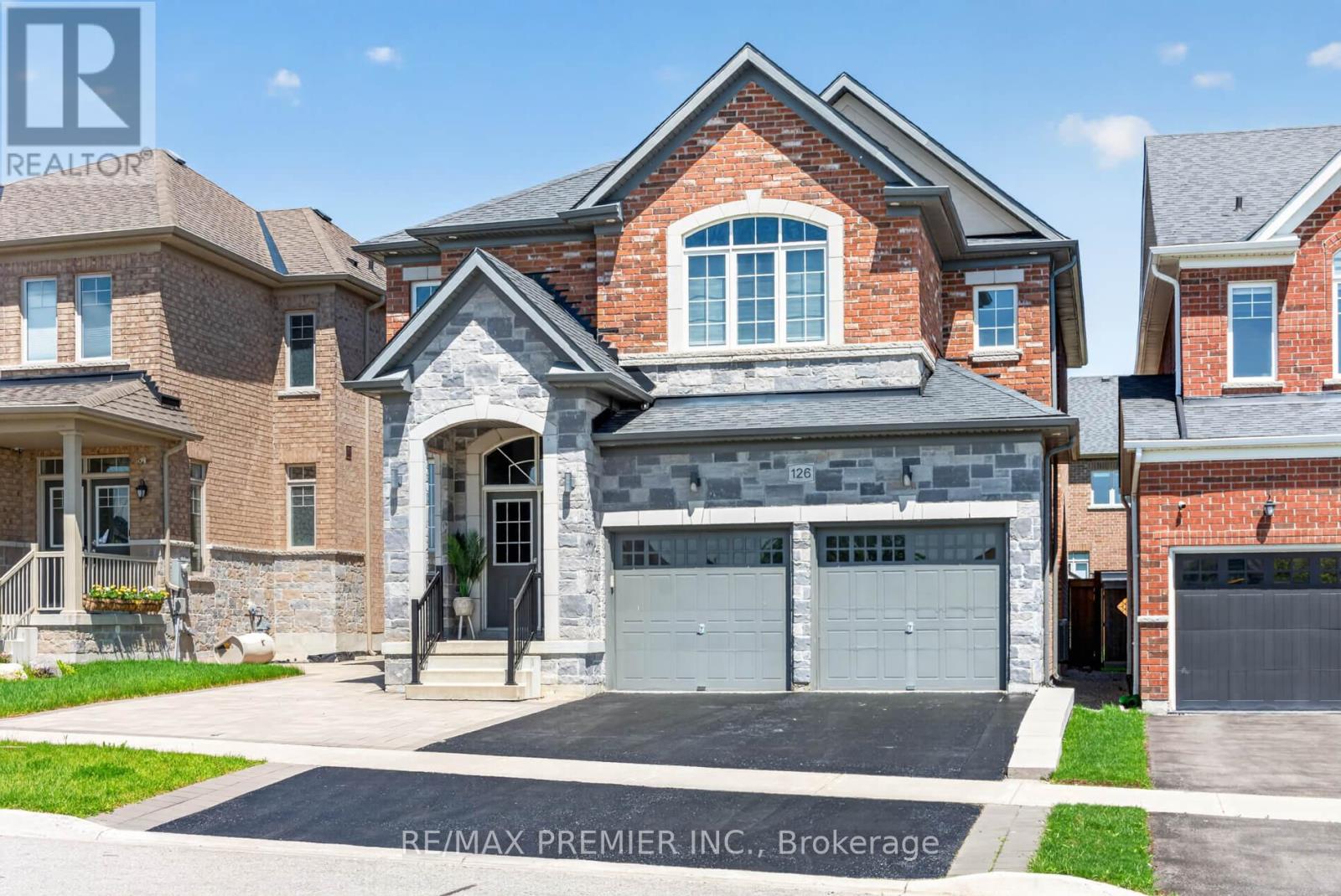 126 Barrow Avenue, Bradford West Gwillimbury (Bradford), Ontario  L3Z 0X3 - Photo 2 - N13213696
