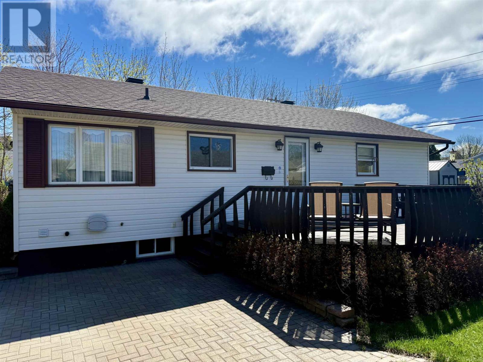 288 Mississauga Ave, Elliot Lake, Ontario  P5A 1E7 - Photo 11 - SM261075