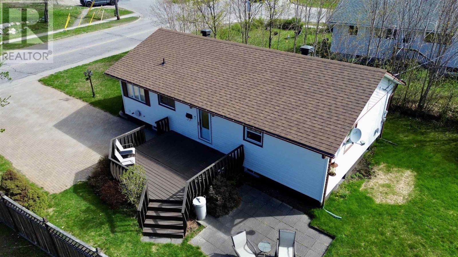 288 Mississauga Ave, Elliot Lake, Ontario  P5A 1E7 - Photo 2 - SM261075